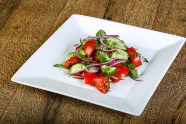 Taze sebze salatası.