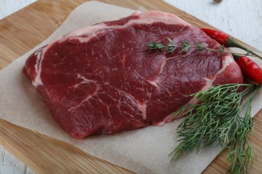 çiğ antrikot biftek