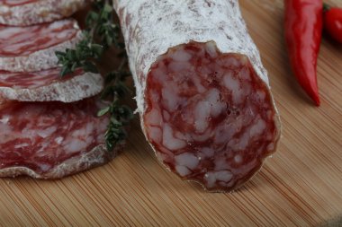 Salam sosis kekik ile