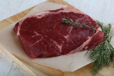 çiğ antrikot biftek