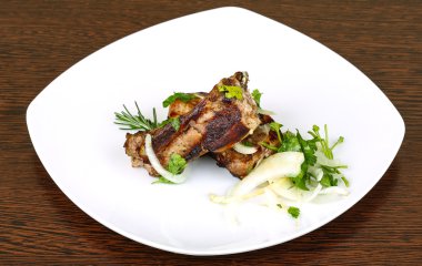 Izgara domuz pirzolası.