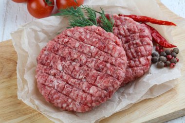 Çiğ burger pirzola