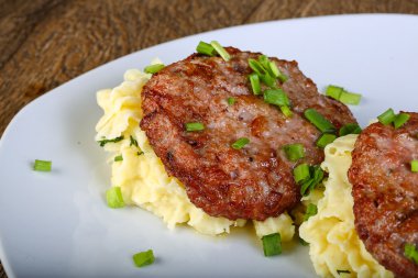 Göğsü ezdim patates ile