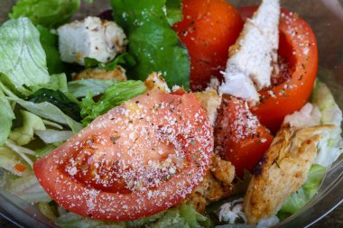 taze Sezar salatası