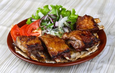 Barbekü kuzu kaburga