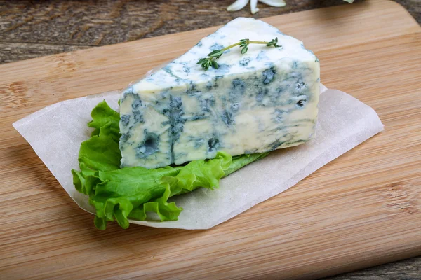 Mavi peynir ile kalıp — Stok fotoğraf