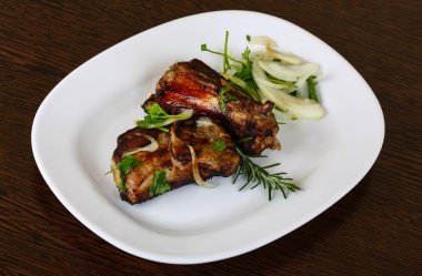 Izgara domuz pirzolası.