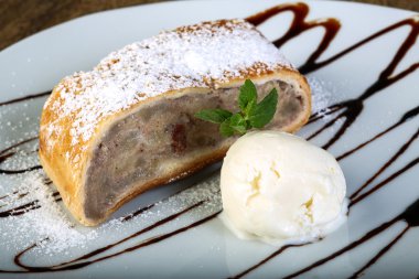 Tatlı yumuşak Strudel