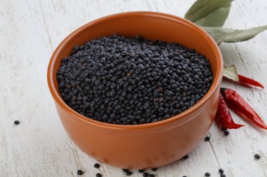çiğ siyah mercimek