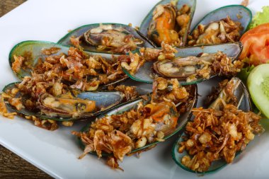 Taze midye sarımsak ile