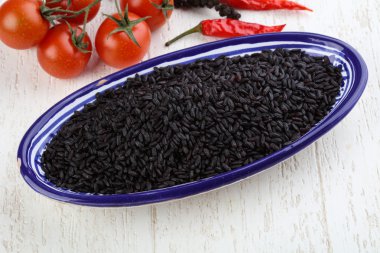 Ham siyah yabani pirinç