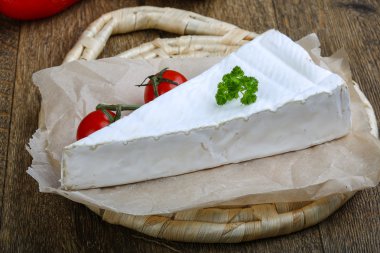 Brie peyniri üçgen