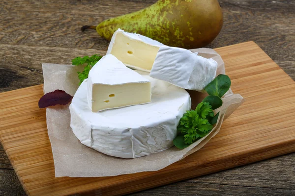 Köstlicher Camembert-Käse — Stockfoto