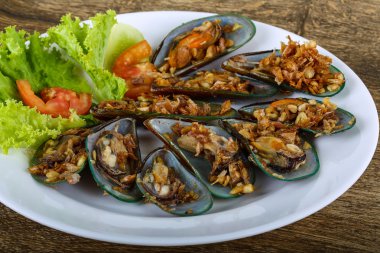 Taze midye sarımsak ile