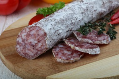 Salam sosis kekik ile