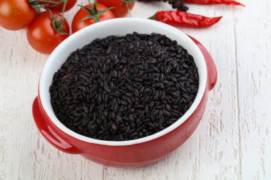 Ham siyah yabani pirinç