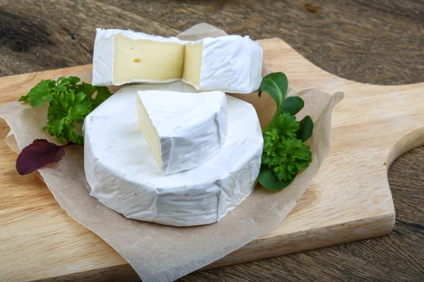 Delicioso queijo camembert — Fotografia de Stock