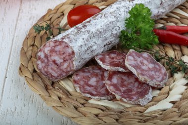 Salam sosis kekik ile