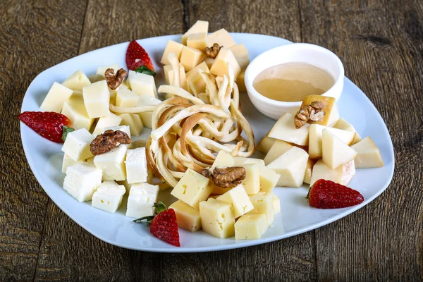 Snack saudável Placa de queijo — Fotografia de Stock