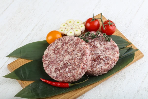 RAW burger kotletter — Stockfoto