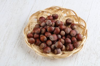 Olgun fındık sepeti