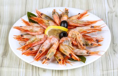 Haşlanmış karides meze