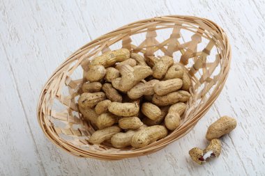 Kabın içinde sağlıklı fıstık