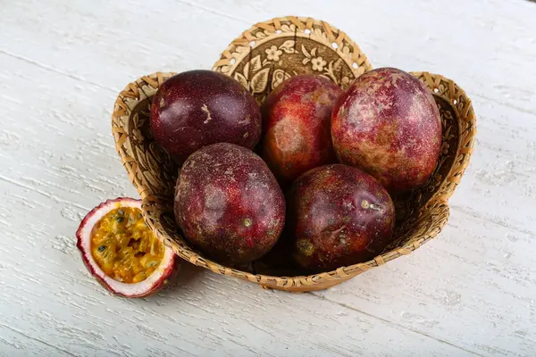 Dulce fruta tropical de la pasión — Foto de Stock