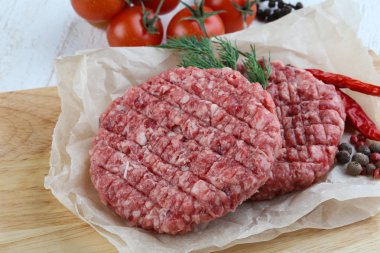 Çiğ burger pirzola