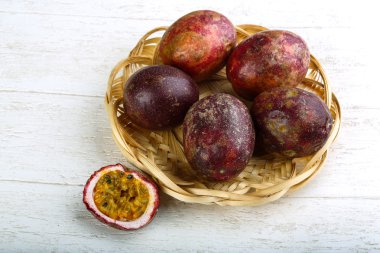 Tatlı tropikal tutku meyve