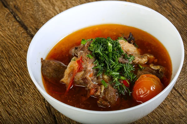 Говяжий и овощной суп — стоковое фото