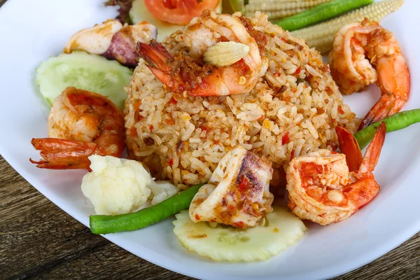 Arroz frito com frutos do mar — Fotografia de Stock