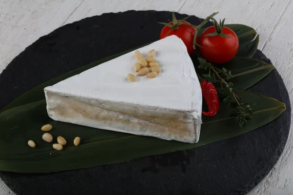 Gustoso formaggio Brie — Foto Stock