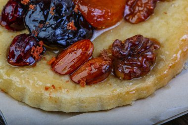 Pasta ile fındık ve çilek