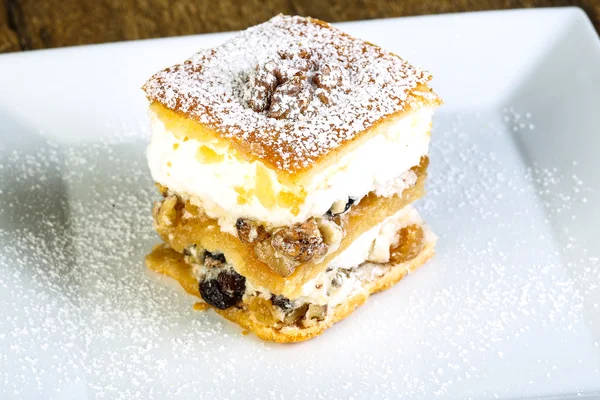 Tatlı beyaz kek Fındıklı