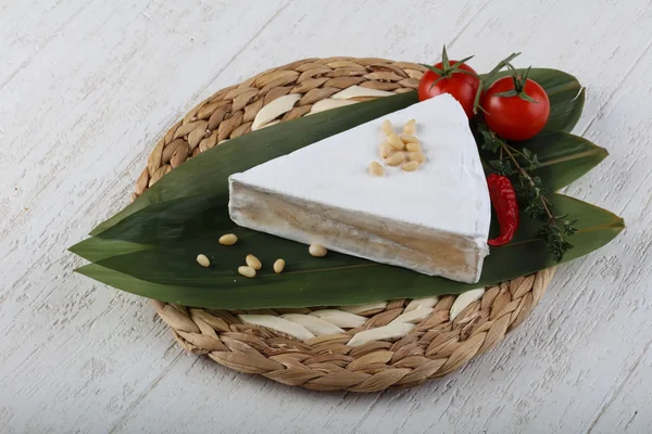 Delicioso queijo Brie — Fotografia de Stock