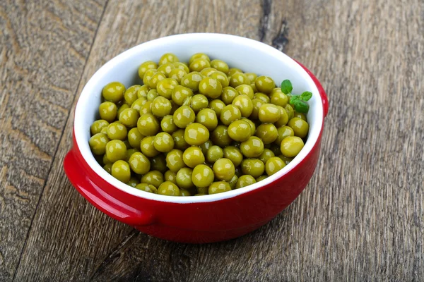 Guisantes verdes enlatados —  Fotos de Stock