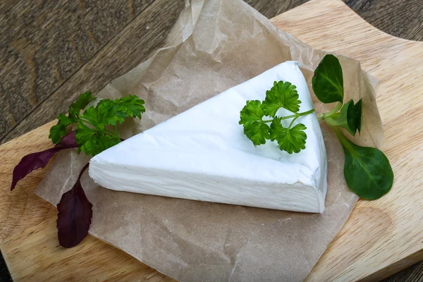 Мягкий сыр бри — стоковое фото
