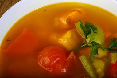 Sıcak somon çorbası