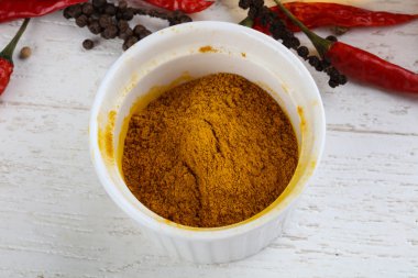 Baharatlı köri tozu