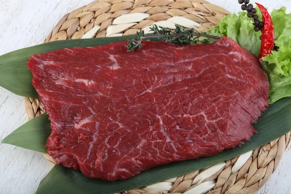 Surowy stek wołowy — Zdjęcie stockowe
