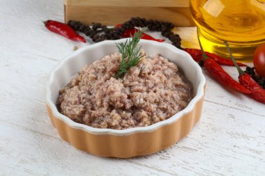 Kabın içinde konserve ton balığı