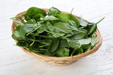 Ispanak yaprakları sepet