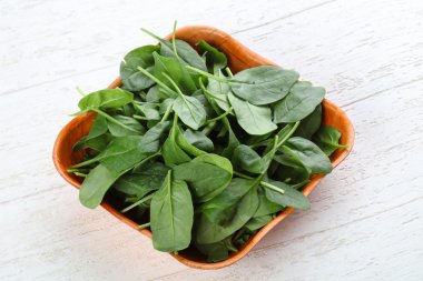 Ispanak yaprakları sepet