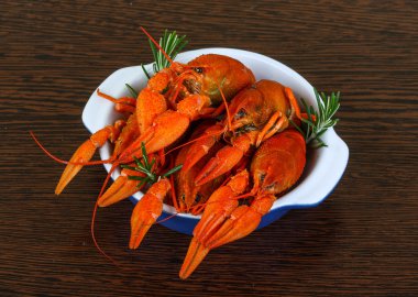 Rosemary ile haşlanmış kerevit