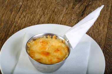 Tavuk ve mantar graten