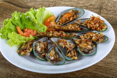 Taze midye sarımsak ile