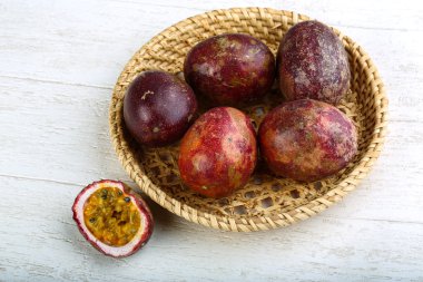 Tatlı tropikal tutku meyve