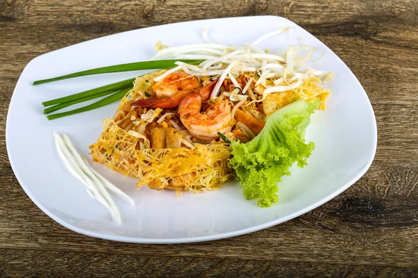 Delicioso Pad Thai con camarones — Foto de Stock