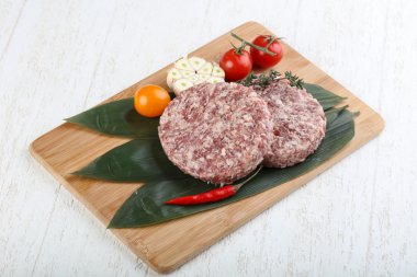 Çiğ burger pirzola